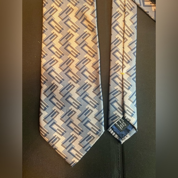 Authentic Gucci Tie - Picture 4 of 5